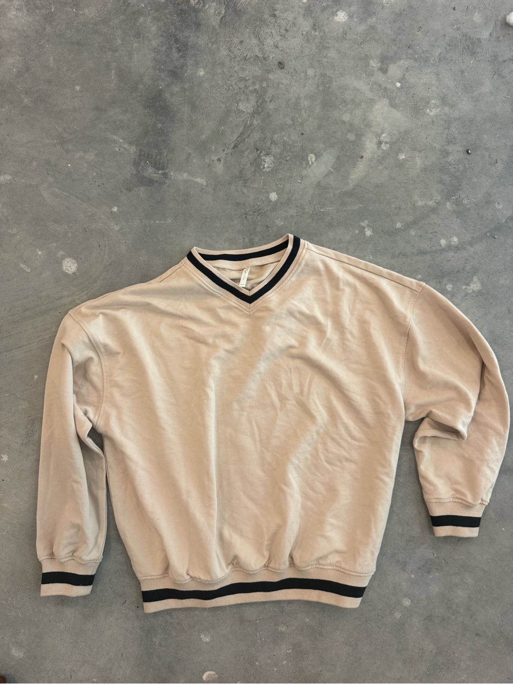 Rylee + Cru Beige V‑Neck Sweater with Black Trim